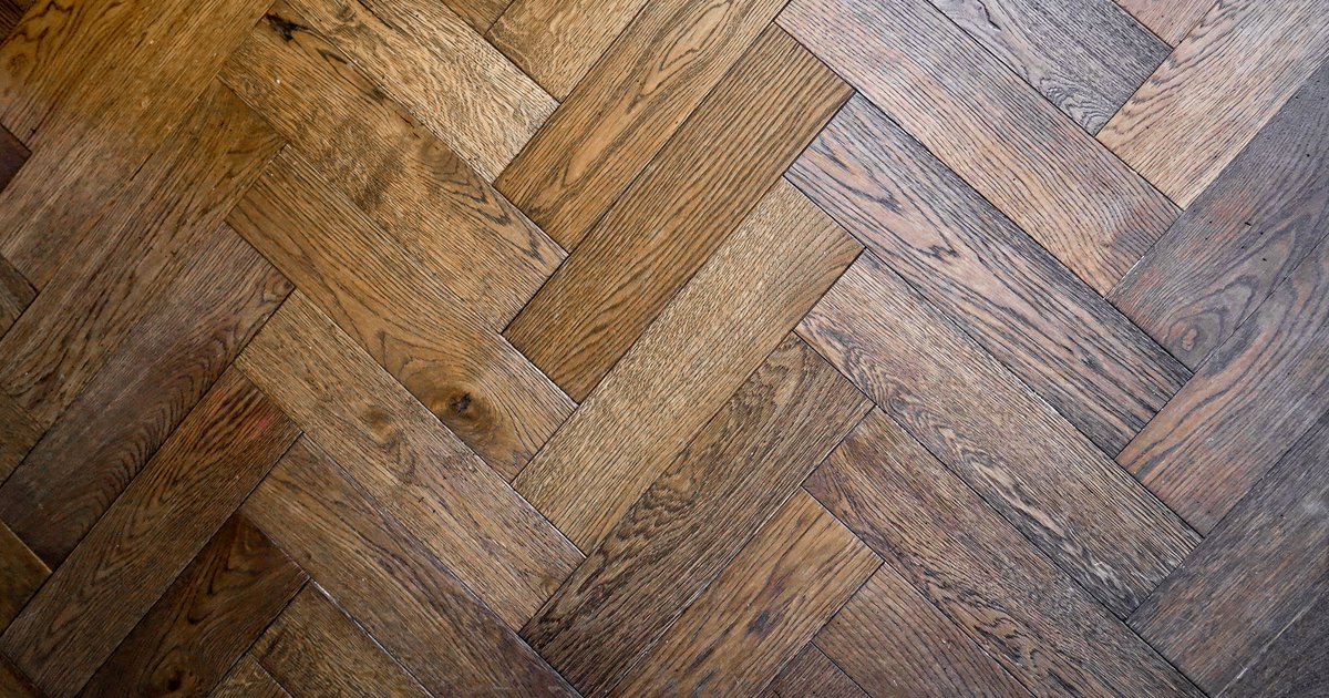 Renovácia parkiet: brúsiť alebo položiť novú podlahu